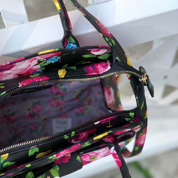 Purse with a Bow - Picture 3 of 3